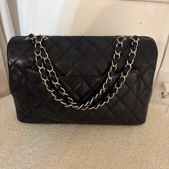 Description
• Chanel Shoulder Bag - Picture 5 of 7